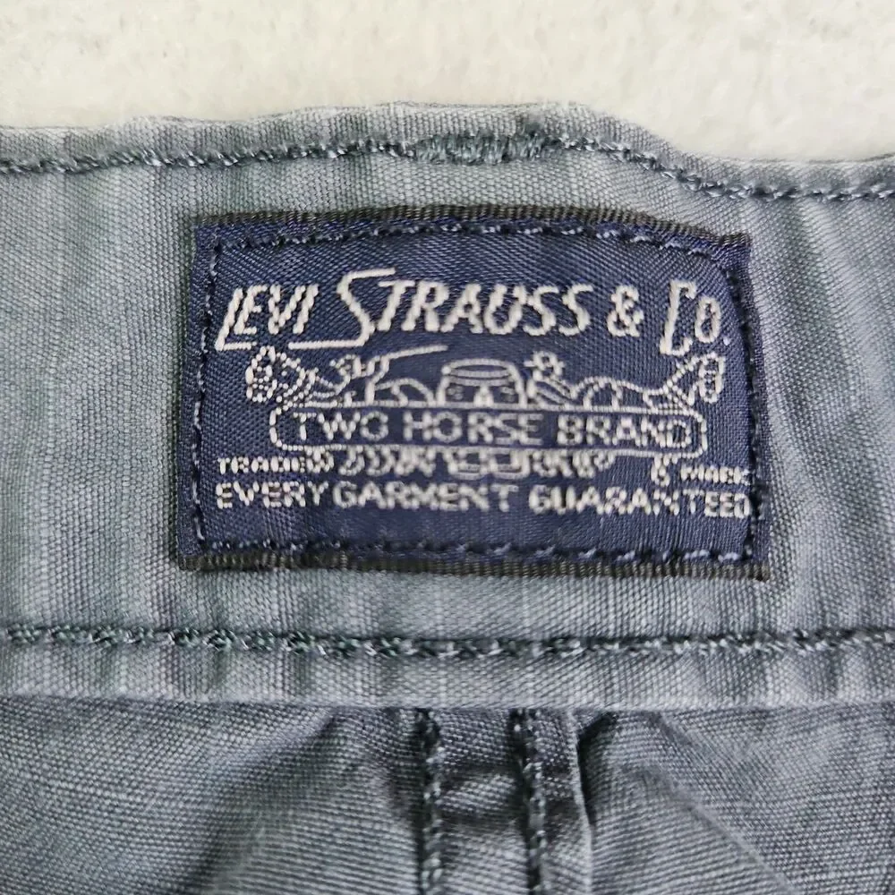 Vintage Y2K Levi Strauss & Co. Cargo Shorts Size 38 Gray Snap Button Pockets